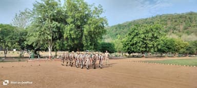 #Add_SPckt पीयूषकांत राय द्वारा पुलिस लाइन्स में मंगलवार की साप्ताहिक परेड की सलामी लेकर परेड का निरीक्षण किया। पुलिसकर्मियों को शारीरिक,मानसिक रूप से स्वस्थ,तत्पर और अनुशासन बनाए रखने के लिए विभिन्न प्रकार के शारीरिक व्यायाम कराए गए तथा स्वास्थ्य के लाभ के लिए दौड़ करायी गयी। https://t.co/I4fHCKcsgQ