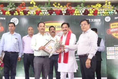 🌟 सफल आयोजन के पीछे सहयोगियों की अहम भूमिका
अमर उजाला भविष्य ज्योति कार्यक्रम को औरैया जनपद में भव्य एवं सफल बनाने में अपना अमूल्य सहयोग देने वाले सभी सहयोगियों का हृदय से आभार एवं अभिनंदन। 🙏
आप सभी के सहयोग और विश्वास की बदौलत अमर उजाला को जिले के मेधावी छात्र-छात्राओं को सम्मानित करने जैसा प्रेरणादायी एवं सराहनीय कार्यक्रम आयोजित करने का अवसर मिला।
यह सम्मान केवल मेधावियों का ही नहीं, बल्कि शिक्षा के प्रति समाज की सकारात्मक सोच और सामूहिक सहभागिता का भी सम्मान है।
आशा है कि भविष्य में भी इसी प्रकार आपका सहयोग मिलता रहेगा, ताकि औरैया की प्रतिभाओं को प्रोत्साहन और सम्मान देने का यह सिलसिला निरंतर जारी रहे।
सभी सहयोगियों, आयोजकों एवं सम्मानित मेधावियों को हार्दिक शुभकामनाएं। 💐
#AmarUjala #BhavishyaJyoti #Auraiya #Dibiyapur #Education #MeritoriousStudents #DibiyapurTheLegend