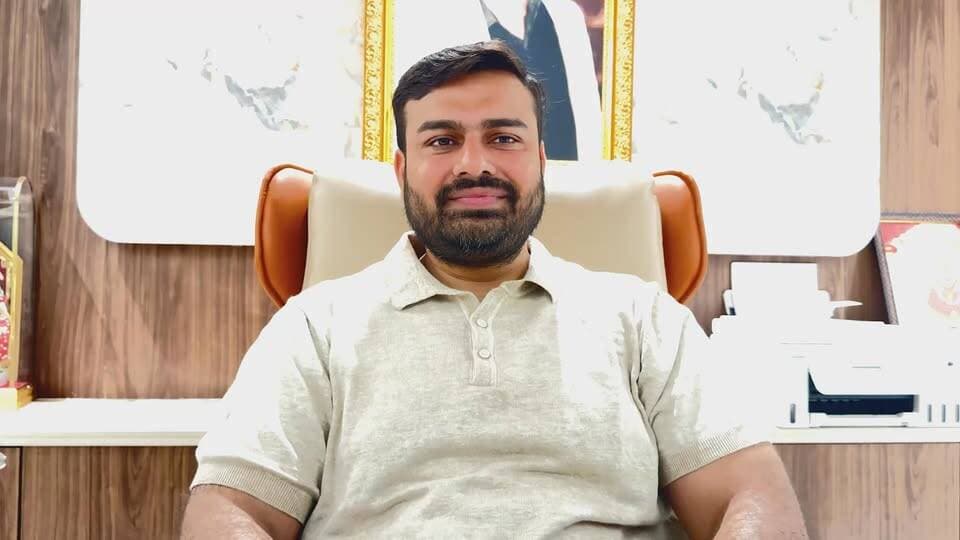BLO को अपने घर या दफ्तर में बैठना गलत- पंकज सिंगला, पूर्व जिला उपाध्यक्ष, भाजपा...
#PankajSingla
#BJP
#BLO
#BoothLevelOfficer
#ElectionUpdate
#VoterList
#ElectionCommission
#Democracy
#VoterAwareness
#ElectoralProcess
#faridabad
#voiceoffaridabad
#Voiceoffreedom