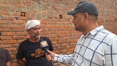 सपा-बसपा के गढ़ में भाजपा की बढ़ती चर्चा, क्या बदल रहा है माहौल
मुबारकपुर की जमीनी पड़ताल में स्थानीय लोगों ने विकास, कानून-व्यवस्था और चुनावी राजनीति पर अपनी राय साझा की। बातचीत के दौरान कई लोगों ने क्षेत्र में बदले माहौल, सरकारी योजनाओं के प्रभाव और 2027 के संभावित चुनावी समीकरणों को लेकर दिलचस्प बातें कहीं।
#Mubarakpur, #Azamgarh, #GroundReport, #UPPolitics, #Mission2027, #BJP, #SamajwadiParty, #PoliticalNews, #UPNews, #HindiNews, #मुबारकपुर, #आजमगढ़, #ग्राउंड_रिपोर्ट, #यूपी_राजनीति, #मिशन2027, #जनता_की_राय, #चुनावी_माहौल, #हिंदी_समाचार, #ब्रेकिंग_न्यूज, #आजमगढ़_न्यूज