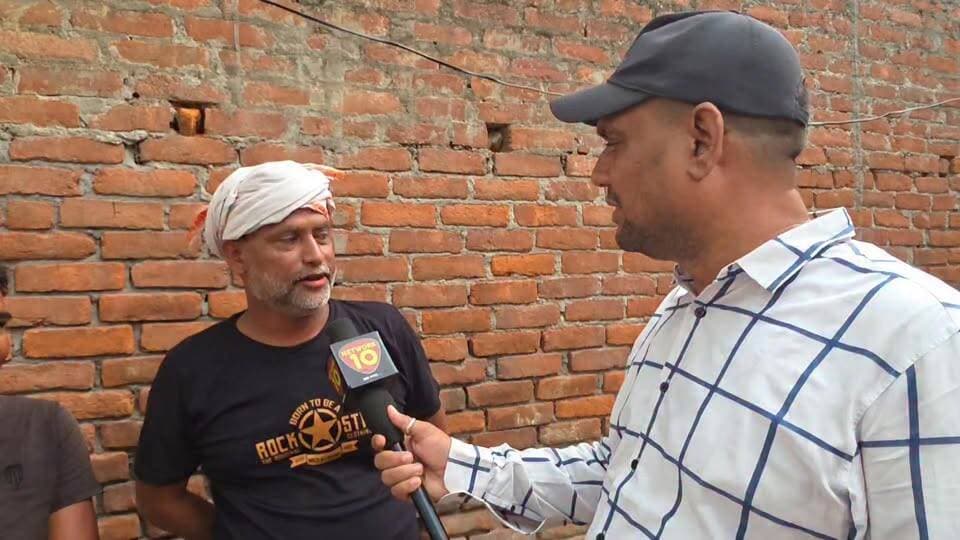 सपा-बसपा के गढ़ में भाजपा की बढ़ती चर्चा, क्या बदल रहा है माहौल
मुबारकपुर की जमीनी पड़ताल में स्थानीय लोगों ने विकास, कानून-व्यवस्था और चुनावी राजनीति पर अपनी राय साझा की। बातचीत के दौरान कई लोगों ने क्षेत्र में बदले माहौल, सरकारी योजनाओं के प्रभाव और 2027 के संभावित चुनावी समीकरणों को लेकर दिलचस्प बातें कहीं।
#Mubarakpur, #Azamgarh, #GroundReport, #UPPolitics, #Mission2027, #BJP, #SamajwadiParty, #PoliticalNews, #UPNews, #HindiNews, #मुबारकपुर, #आजमगढ़, #ग्राउंड_रिपोर्ट, #यूपी_राजनीति, #मिशन2027, #जनता_की_राय, #चुनावी_माहौल, #हिंदी_समाचार, #ब्रेकिंग_न्यूज, #आजमगढ़_न्यूज