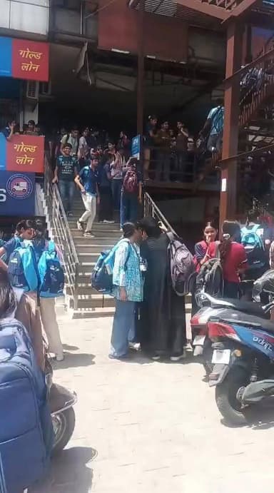 भगवान टॉकीज पर आकाश कोचिंग के पास ट्रांसफार्मर में आग लगने की सूचना है, कंफर्म कर ले,