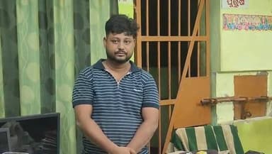 #ବେଆଇନ_ଡୁପ୍ଲିକେଟ_ଲଟେରୀ_ଟିକେଟ_ଜବତ_ଜଣେ_ଗିରଫ ।
ଝାଡ଼େଶ୍ୱରପୁର ବସ୍ତି ଅଂଚଳରେ ଥିବା ଏକ ଘରେ ପୋଲିସର ଚଢ଼ାଉ, ହଜାର ହଜାର ଲଟେରୀ ଟିକେଟ, କମ୍ପୁଟର ସହିତ ନଗଦ ୮୭୭୫୦ ଟଙ୍କା, ଦୁଇଟି ସ୍କୁଟି ଜବତ କରିବା ସହ ସେକ ଦିଲଜାନ ନାମକ ଯୁବକକୁ ଅଟକ
#bharatnewsodia #Odisha #police #raid #balasore #froud