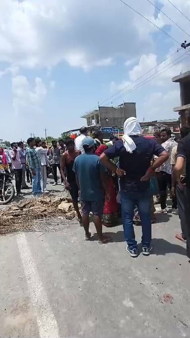बारां के समीप अटरु रोड़ पर मण्डोला में लगाया जाम, रोड़ नहीं होने के कारण बस्ती में भरता है पानी, स्थानीय निवासीयों ने लम्बे समय तक लगाया जाम।।
#dcdmbaran #RoadJaam #baran #mandolachhapar #barannagarprishad #BaranBJP #vairalpost #भाजपा #trendingnews #viralnews #BreakingNews