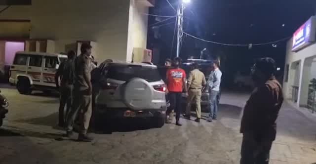 लखनऊ कोचिंग सेंटर अग्निकांड में तीसरा आरोपी गिरफ्तार, मेडिकल के बाद पुलिस स्टेशन लाए गए।बिल्डिंग मालिक समेत तीन आरोपियों से अलीगंज थाने में पूछताछ जारी, चौथे आरोपी को भी जल्द लाया जाएगा
#लखनऊअग्निकांड #LucknowFire #लखनऊकोचिंगसेंटर #अलीगंज #कोचिंगसेंटरहादसा UPPolice पुलिसकार्रवाई आरोपीगिरफ्तार लखनऊन्यूज UPNews BreakingNews FireAccident LucknowNews उत्तरप्रदेश योगीसरकार Investigation CrimeNews