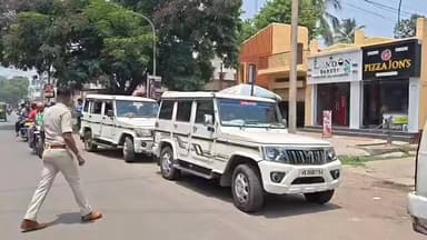 কোমরে দড়ি বেঁধে ঘোরানো হলো তৎকালীন তৃণমূলের নেতা ভোলা সিং কে