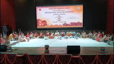 हरिहरपुर में सुर-ताल की साधना का उत्सव, 250 विद्यार्थियों ने सीखा संगीत और नृत्य
आजमगढ़ के ऐतिहासिक हरिहरपुर संगीत ग्राम में आयोजित विशेष प्रशिक्षण कार्यक्रम में संगीत और नृत्य की अनूठी साधना देखने को मिली। कार्यक्रम के दौरान 250 विद्यार्थियों ने शास्त्रीय संगीत, गायन, वादन और नृत्य की बारीकियां सीखीं। समापन समारोह में उत्कृष्ट प्रदर्शन करने वाले प्रतिभागियों को कुलपति और जिलाधिकारी द्वारा सम्मानित किया गया। इस अवसर पर कला और संस्कृति के संरक्षण पर जोर देते हुए विद्यार्थियों को अपनी प्रतिभा को नई ऊंचाइयों तक ले जाने के लिए प्रेरित किया गया।
#Azamgarh #Hariharpur #MusicVillage #CulturalEvent #UPNews