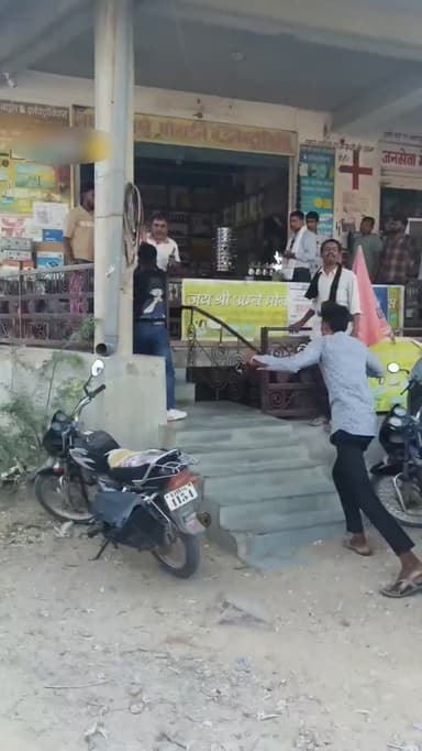 मोबाइल व्यापारी के साथ मारपीट करने का मामला दर्ज
#dechu #phalodi