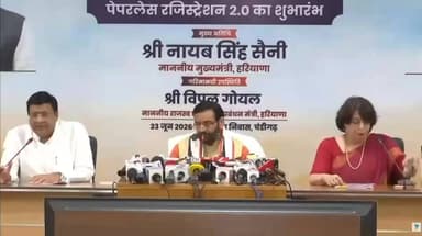 पेपरलेस रजिस्ट्री 2.0 एवं ऑटो इंतकाल प्रणाली से राजस्व सेवाओं में आएगी नई पारदर्शिता : विपुल गोयल
Aonenews अरविन्द बक्शी
मुख्यमंत्री नायब सिंह सैनी ने की नई डिजिटल व्यवस्था की शुरुआत, किसानों और भू-स्वामियों को मिलेगी बड़ी राहत
हरियाणा के मुख्यमंत्री नायब सिंह सैनी ने मंगलवार को प्रदेश में पेपरलेस रजिस्ट्री 2.0 (द्वितीय चरण) एवं ऑटो इंतकाल प्रणाली का शुभारंभ किया। इस नई व्यवस्था के माध्यम से अब रजिस्ट्री और इंतकाल की प्रक्रिया को आपस में जोड़ दिया गया है, जिससे भूमि संबंधी सेवाएं अधिक पारदर्शी, सरल और समयबद्ध होंगी तथा प्रदेश के लाखों किसानों, भू-स्वामियों एवं आम नागरिकों को इसका सीधा लाभ मिलेगा।
इस अवसर पर हरियाणा सरकार के कैबिनेट मंत्री विपुल गोयल ने कहा कि प्रधानमंत्री नरेंद्र मोदी के ‘डिजिटल इंडिया’ के विजन और मुख्यमंत्री श्री नायब सिंह सैनी के नेतृत्व में हरियाणा डिजिटल सुशासन की दिशा में निरंतर नए आयाम स्थापित कर रहा है। डिजिटल क्रांति ही विकसित भारत और विकसित हरियाणा के संकल्प को साकार करने का मजबूत आधार है। हमारी सरकार जनकल्याण के लिए पूर्ण रूप से समर्पित है तथा पारदर्शी और तकनीक आधारित व्यवस्था के प्रति प्रतिबद्ध है।
उन्होंने कहा कि मुख्यमंत्री की दूरदर्शी सोच के अनुरूप प्रदेश में प्रशासनिक प्रक्रियाओं को सरल और नागरिक केंद्रित बनाया जा रहा है। वर्ष 2025 में लाडवा तहसील से प्रारंभ की गई पेपरलेस रजिस्ट्री व्यवस्था को पूरे प्रदेश में सफलतापूर्वक लागू किया गया और अब इसके दूसरे चरण में कई महत्वपूर्ण सुधारों को शामिल करते हुए ऑटो इंतकाल प्रणाली को भी इससे जोड़ दिया गया है। इससे नागरिकों को अलग से इंतकाल के लिए आवेदन करने अथवा विभिन्न कार्यालयों के चक्कर लगाने की आवश्यकता नहीं पड़ेगी।
विपुल गोयल ने कहा कि नई व्यवस्था के तहत जिन मामलों में खेवट विभाजन की आवश्यकता नहीं होगी, उनमें 24 घंटे के भीतर स्वतः इंतकाल स्वीकृत हो जाएगा, जबकि जिन मामलों में खेवट विभाजन आवश्यक होगा, उनमें अधिकतम 10 दिनों के भीतर प्रक्रिया पूरी कर दी जाएगी। इससे राजस्व संबंधी कार्यों में तेजी आएगी तथा किसानों और भू-स्वामियों को बड़ी राहत मिलेगी।
उन्होंने कहा कि नई प्रणाली में आधार आधारित ई-केवाईसी को अनिवार्य किया गया है, जिससे रजिस्ट्री में शामिल दोनों पक्षों की पहचान का शत-प्रतिशत सत्यापन सुनिश्चित होगा। डिजिटल हस्ताक्षर और बायोमेट्रिक सत्यापन की व्यवस्था लागू होने से फर्जी दस्तावेजों और भूमि विवादों की संभावनाओं में कमी आएगी तथा पूरी प्रक्रिया अधिक सुरक्षित और विश्वसनीय बनेगी।
कैबिनेट मंत्री ने कहा कि सरकार ने रजिस्ट्री प्रक्रिया को और अधिक सुविधाजनक बनाया है। अब यदि कोई व्यक्ति, कंपनी, संस्था अथवा एनआरआई स्वयं उपस्थित नहीं हो सकता, तो वह एक से अधिक प्रतिनिधियों को अधिकृत कर सकेगा। इसके अतिरिक्त डीड को नागरिक स्वयं, डीड राइटर, अधिवक्ता अथवा हेल्प डेस्क की सहायता से भी तैयार कर सकेंगे।
उन्होंने कहा कि नई प्रणाली में रजिस्ट्री के समय ही भूमि की प्राइम एवं नॉन-प्राइम श्रेणी की जानकारी स्वतः उपलब्ध होगी, जिससे सर्किल रेट और स्टांप ड्यूटी निर्धारण में पारदर्शिता बढ़ेगी। डीटीपी एवं एनओसी से संबंधित सत्यापन भी ऑनलाइन किए जाने से अलग-अलग दस्तावेज जमा करने की आवश्यकता समाप्त हो जाएगी। साथ ही विभिन्न स्तरों पर किए जाने वाले कार्यों का एकीकरण कर पूरी प्रक्रिया को और अधिक प्रभावी बनाया गया है।
विपुल गोयल ने कहा कि राज्य सरकार ने लंबित इंतकाल मामलों के निस्तारण के लिए विशेष अभियान चलाया है, जिसके सकारात्मक परिणाम सामने आए हैं। लगभग पांच लाख लंबित मामलों में से चार लाख से अधिक मामलों का समाधान किया जा चुका है और प्रारंभिक चरण में ही करीब 50 हजार इंतकाल स्वतः दर्ज किए जा चुके हैं। सरकार का लक्ष्य शेष लंबित मामलों का भी शीघ्र निपटारा सुनिश्चित करना है।
उन्होंने कहा कि हरियाणा सरकार का उद्देश्य नागरिकों को तकनीक आधारित, पारदर्शी और भ्रष्टाचार मुक्त सेवाएं उपलब्ध कराना है। मुख्यमंत्री नायब सिंह सैनी के नेतृत्व में प्रदेश सुशासन और डिजिटल परिवर्तन के नए मानक स्थापित कर रहा है। विकसित भारत के संकल्प के साथ विकसित हरियाणा के निर्माण की दिशा में सरकार निरंतर कार्य कर रही है और आने वाले समय में भी जनहित में ऐसे नवाचारों को प्राथमिकता दी जाती रहेगी।
#childprodigy
#VipulGoelBJP
#cmharyana
#InternationalYogaDay
#BJPHaryana
#cmsaini