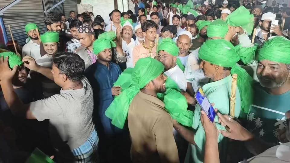 🕌☪️ मोहर्रम के अवसर पर आयोजित पगड़ी पोशी की रस्म का भव्य आयोजन। Pelawal #Hazaribagh
मोहर्रम के पावन अवसर पर परंपरा और संस्कृति की खूबसूरत झलक देखने को मिली।
📹 पगड़ी पोशी की रस्म का सीधा प्रसारण (LIVE) देखिए और हमारे साथ जुड़े रहिए।
Islamic Thinking
#viralpost
#Muharram #Moharram #PagdiPoshi #MuharramLive #YaHussain #IslamicEvent #LiveVideo #Hazaribagh #Jharkhand #HazaribaghNews #Muharram2026 #Brotherhood #Peace #LocalNews #LiveStreaming