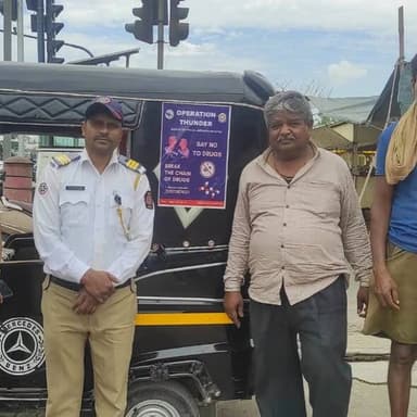 🚨 Operation Thunder 2.0 🚨
Awareness banners carrying the message “Say No to Drugs” were displayed and distributed at Santaji School, Potdar School, Sangeeta School, and on auto-rickshaws across the Kalmna Traffic Zone to spread the message of a drug-free and healthy society.
Together for a Drug-Free Nagpur!
#OperationThunder2_0 #SayNoToDrugs #DrugFreeNagpur #NagpurPolice #TrafficPolice YouthAgainstDrugs
