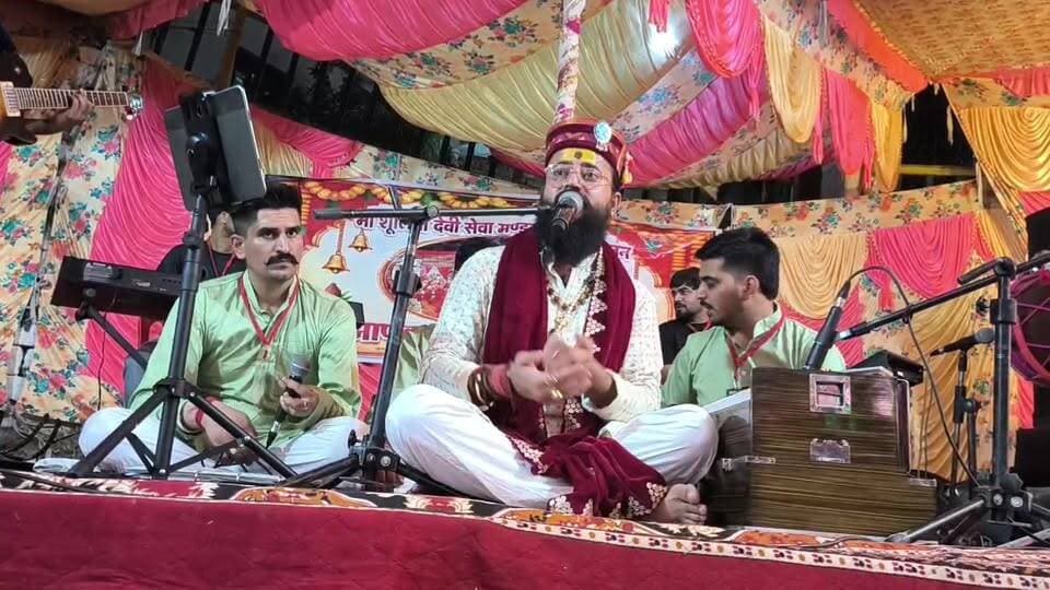 माँ शूलिनी के पावन मेले का शुभारंभ भक्ति के रंग में! 🙏✨
शूलिनी पार्किंग, सोलन में आयोजित विशाल भगवती जागरण में प्रसिद्ध भजन गायक अभिषेक सोनी ने भक्तों को भक्ति रस में सराबोर किया। जय माँ शूलिनी! 🌺🪔
#MaaShoolini #ShooliniMela2026 #BhagwatiJagran #Solan #SolanNews #HimachalPradesh #JaiMataDi #AbhishekSoni #Bhakti #DevotionalNigh