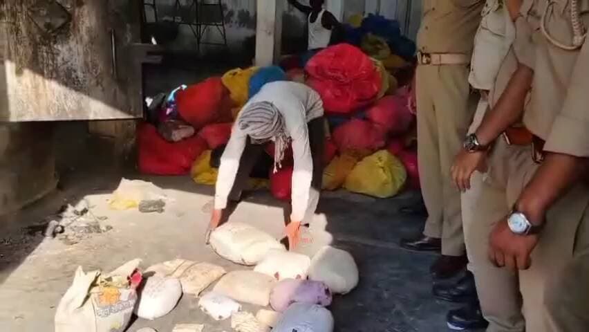 लखीमपुर: लखीमपुर में ऑपरेशन दहन के तहत पुलिस ने 2 करोड़ 27 लाख रुपये के मादक पदार्थ किए नष्ट, एसपी ख्याति गर्ग ने दी जानकारी