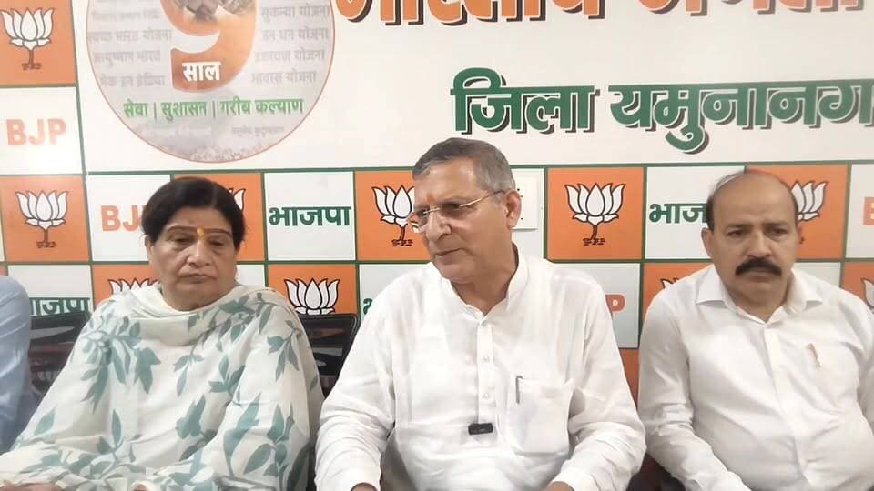 यमुनानगर /इमरजेंसी को लेकर BJP का हमला, यमुनानगर में प्रेस कॉन्फ्रेंस कर कांग्रेस पर साधा निशाना।।
#Emergency1975 #SamvidhanHatyaDiwas #BJP #HaryanaPolitics #Yamunanagar #PoliticalNews #IndiaNews Part 13