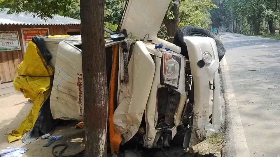 बसगर वन विभाग की चौकी के सामने पिकप और कैंटर की भिड़ंत... देखिये पूरी खबर
#sourabhbahuguna #UttrakhandGovt #एसएसपीसनगर #किच्छा #forest