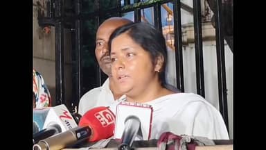 তামান্না, আনিস সহ একাধিক ঘটনার দোষীদের শাস্তির দরবার নিয়ে মুখ্যমন্ত্রী সঙ্গে দেখা মীনাক্ষীর! মুখ্যমন্ত্রীর সঙ্গে কথা বলে আশ্বস্ত বাম নেত্রী
#DNews #CPIM #CM #MLA #kolkata #NewsUpdate