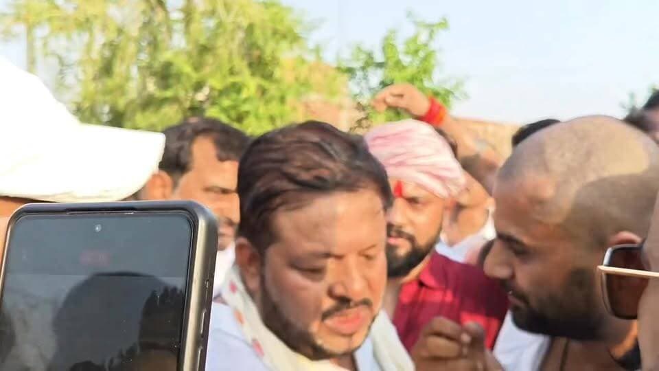 सुधीर सिंह का बड़ा आरोप: "जैसे नीतीश कुमार पर आरोप लगाते थे, वैसे ही भरत तिवारी मामले में सम्राट चौधरी जिम्मेदार।
#BharatTiwari #SamratChaudhary #SudhirSingh #BiharPolitics #PoliticalNews #BiharNews #BreakingNews #ViralNews #TrendingNews #NewsUpdate #PatnaNews #RJD #JDU #BJP #BiharUpdate #HindiNews #FacebookViral #ViralPost #TrendingNow #PoliticalDebate #LatestNews #ExposeHindustan #NewsAlert #IndiaNews #ViralVideo #PublicReaction #PoliticsOfBihar #SocialMediaViral #MustWatch #Bihar2026