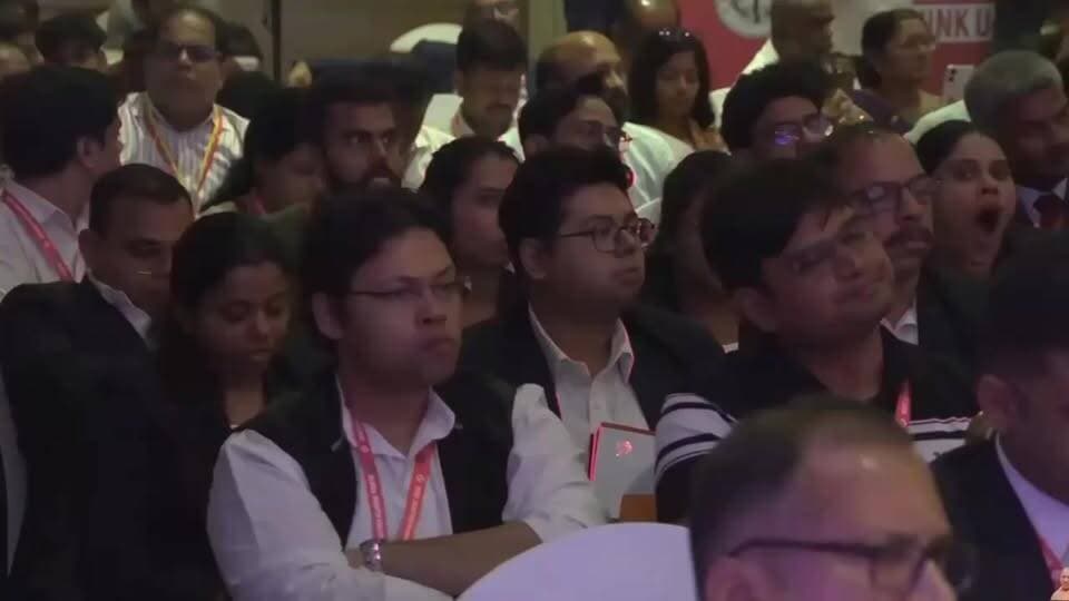 CM योगी का बड़ा बयान: "जो यूपी में होगा, वो कहीं और नहीं होगा"
#CMYogi #YogiAdityanath #UttarPradesh #Investment #InvestInUP #UPGrowth #NewIndia #Development #Business #Economy #InvestorsMeet #UPNews #BreakingNews #ViralVideo #IndiaGrowth #YogiSpeech #UPModel #IndustrialDevelopment #InvestmentSummit #TrendingNews