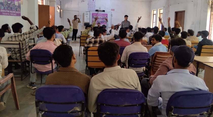 शासकीय आई.टी.आई. पन्ना में युवा संगम मेला संपन्न
➡️
शासकीय आईटीआई पुरूषोत्तमपुर पन्ना में गत दिवस युवा संगम मेला का आयोजन किया गया। इस मेले में क्षेत्र के अनेक युवाओं ने भाग लिया।
<nis:link nis:type=tag nis:id=jansamparkmp nis:value=JansamparkMP nis:enabled=true nis:link/> <nis:link nis:type=tag nis:id=panna nis:value=panna nis:enabled=true nis:link/>
@JansamparkMP @CMMadhyaPradesh https://t.co/AFCCWTJa9Z