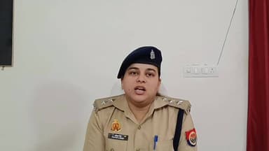 बांदा अतर्रा पुलिस द्वारा दुकान का ताला तोड़कर लैपटाप, फिगर प्रिंट डिवाइस आदि की चोरी करने वाले अभियुक्त की गिरफ्तार व बरामदगी के संबंध में क्षेत्राधिकारी अतर्रा प्रतिज्ञा सिंह। #followerseveryonehighlights