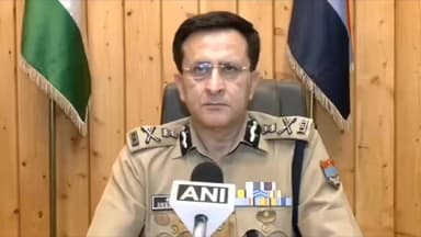 उत्तराखंड पुलिस ने सोशल मीडिया पर अफवाहें और भ्रामक जानकारी फैलाने वालों को सख्त चेतावनी दी है। डीजीपी दीपम सेठ ने कहा कि प्रदेश का माहौल खराब करने की कोशिश करने वालों के खिलाफ कड़ी कानूनी कार्रवाई की जाएगी। पुलिस ने लोगों से अपील की है कि किसी भी जानकारी को साझा करने से पहले उसकी सत्यता अवश्य जांच लें।
#Uttarakhand #UttarakhandPolice #DGP #FakeNews