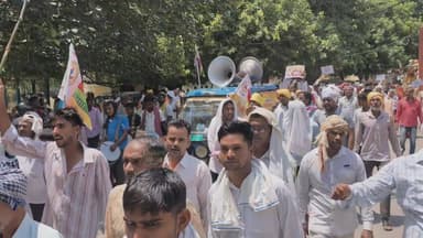मऊ में धूमधाम से मनाई गई महारानी दुर्गावती जयंती, बड़ी संख्या में पहुंचे समाज के लोग
#MauNews #RaniDurgavati #GondCommunity