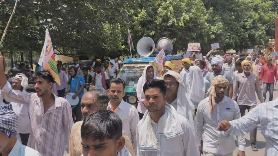 मऊ में धूमधाम से मनाई गई महारानी दुर्गावती जयंती, बड़ी संख्या में पहुंचे समाज के लोग
#MauNews #RaniDurgavati #GondCommunity