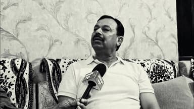 सरकार ने पलटा पुराना फैसला, सीता देवी पालीवाल को फिर मिली गांव की कमान #rajsamandnews #madandilawar
पीपरडा ग्राम पंचायत में आज ऐतिहासिक माहौल देखने को मिला। राज्य सरकार के नए आदेश के बाद सीता देवी पालीवाल ने दोबारा पद एवं गोपनीयता की शपथ ली। ढोल-नगाड़ों, फूलों की बारिश और समर्थकों के नारों के बीच गांव में जश्न का माहौल रहा। आखिर कैसे हुई सीता देवी की वापसी और क्या कहा उन्होंने शपथ के बाद? देखिए पूरी रिपोर्ट।
#Piparda #SitaDeviPaliwal #GramPanchayat #RajasthanNews #JaivardhanNews #VillagePolitics #PanchayatNews #BreakingNews #RajsamandNews #RajasthanPolitics