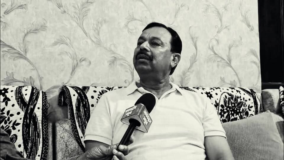 सरकार ने पलटा पुराना फैसला, सीता देवी पालीवाल को फिर मिली गांव की कमान #rajsamandnews #madandilawar
पीपरडा ग्राम पंचायत में आज ऐतिहासिक माहौल देखने को मिला। राज्य सरकार के नए आदेश के बाद सीता देवी पालीवाल ने दोबारा पद एवं गोपनीयता की शपथ ली। ढोल-नगाड़ों, फूलों की बारिश और समर्थकों के नारों के बीच गांव में जश्न का माहौल रहा। आखिर कैसे हुई सीता देवी की वापसी और क्या कहा उन्होंने शपथ के बाद? देखिए पूरी रिपोर्ट।
#Piparda #SitaDeviPaliwal #GramPanchayat #RajasthanNews #JaivardhanNews #VillagePolitics #PanchayatNews #BreakingNews #RajsamandNews #RajasthanPolitics