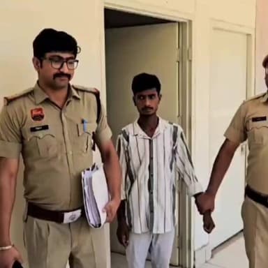 यमुनानगर बड़ी खबर सिर्फ एक सिम बदला और खाते से उड़ गए 95 लाख! 😱 साइबर ठगी का नया तरीका, मुंबई से आरोपी गिरफ्तार।
Youtube link
https://youtube.com/shorts/EhFKyH7fUp0?si=vCy9zsxQ5Thz6Wmg
#CyberCrime #SIMSwap #OnlineFraud #CyberAlert #Yamunanagar #HaryanaNews #CrimeNews #Airtel #BankFraud