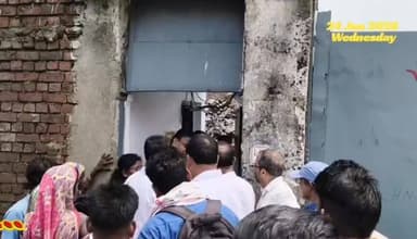 #seraikella | #chandil : आदिवासी महिला से दुर्व्यवहार और श्रमिक अधिकार हनन के आरोपों पर गैलेक्सी एक्सपोर्ट्स कंपनी की जांच की मांग...
#बिष्णु पद महापात्र 📲 9934893057 (wa)
सरायकेला-खरसवां जिला अंतर्गत चाण्डिल थाना क्षेत्र की भुईयांडीह गाँव मे स्थित गैलेक्सी एक्सपोर्ट्स कंपनी पर आदिवासी महिला प्रतिनिधि से कथित दुर्व्यवहार, श्रमिक अधिकारों के उल्लंघन, प्रदूषण और सुविधाओं की कमी के आरोप लगे हैं। ग्रामीणों ने निष्पक्ष प्रशासनिक जांच की मांग की है।
#jharkhandnews
#chandilnews
#suryodaysamvaad
