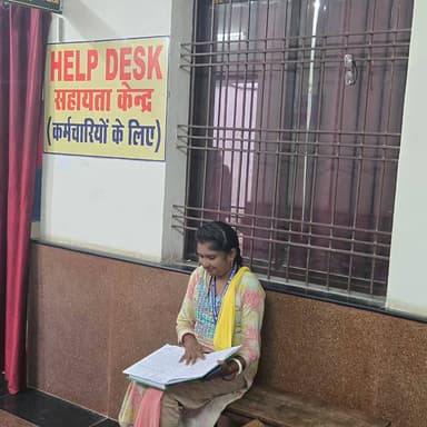 🏢 संयुक्त जिला कार्यालय में हेल्प डेस्क स्थापित
कलेक्टर श्रीमती रेना जमील के निर्देशानुसार संयुक्त जिला कार्यालय सूरजपुर में हेल्प डेस्क की स्थापना की गई है। इसके माध्यम से नागरिकों को विभिन्न विभागों, प्रक्रियाओं एवं आवश्यक दस्तावेजों संबंधी जानकारी एवं मार्गदर्शन सहज रूप से उपलब्ध कराया जाएगा।
✅ नागरिकों को त्वरित एवं सुगम सहायता
✅ शासकीय सेवाओं तक आसान पहुंच
✅ कर्मचारियों के लिए भी पृथक हेल्प डेस्क की व्यवस्था
जनहितैषी एवं पारदर्शी प्रशासन की दिशा में एक महत्वपूर्ण पहल।
#HelpDesk #DistrictAdministrationSurajpur #CitizenServices #GoodGovernance
@chhattisgarhcmo @dpr.chhattisgarh