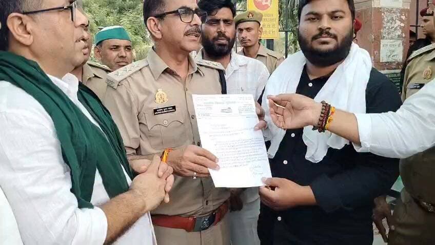 GIMS में कर्मचारियों के साथ हुई घटना को लेकर भारतीय किसान यूनियन के पवन खटाना के नेतृत्व में दिया गया ज्ञापन, देखें क्या बोले पवन खटाना जी #GIMSGreaterNoida #GIMSEmployees #GreaterNoida #भारतीयकिसानयूनियन #PawanKhatana #कर्मचारियोंकीआवाज #EmployeeProtest #NoidaNews #GreaterNoidaNews #UPNews #NCRNews #BreakingNews #किसानयूनियन #ज्ञापन #GIMSUpdate #NoidaBreakingNews