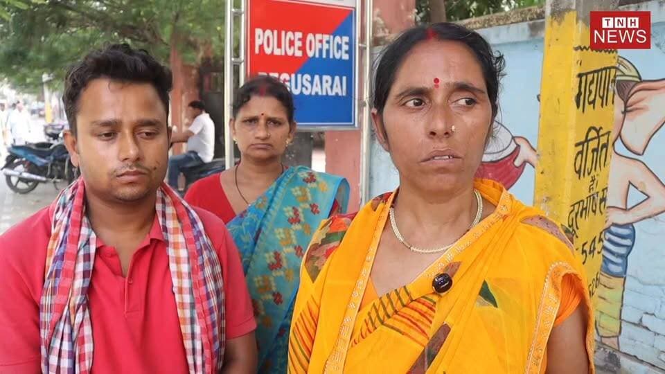 "क्या बेगूसराय में कानून से ऊपर हैं दबंग? मारपीट के बाद धमकियां, पीड़ित परिवार ने एसपी से लगाई न्याय और सुरक्षा की गुहार"
#Begusarai #BegusaraiNews #BiharNews #CrimeNews #Rangdari #Gundagardi #JusticeForVictim #SPBegusarai #BiharPolice #LawAndOrder #GroundReport #TheNewsHalt #BreakingNews #ViralAudio #ThreatCase #PublicVoice #CrimeAlert #HindiNews #NewsUpdate #Journalism #BiharCrime #PoliceAction #LatestNews #VoiceOfPeople #TrendingNews
