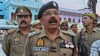 त्योहारों से पहले एक्शन मोड में SP बलिया #BalliaPolice #SPBallia #OmveerSingh #Rasra #PakwainarChowki #PolicePatrolling #LawAndOrder #FestivalSecurity #UttarPradeshPolice #BalliaNews #PublicSafety #PeaceAndHarmony #PoliceAlert #BreakingNews #UPNews