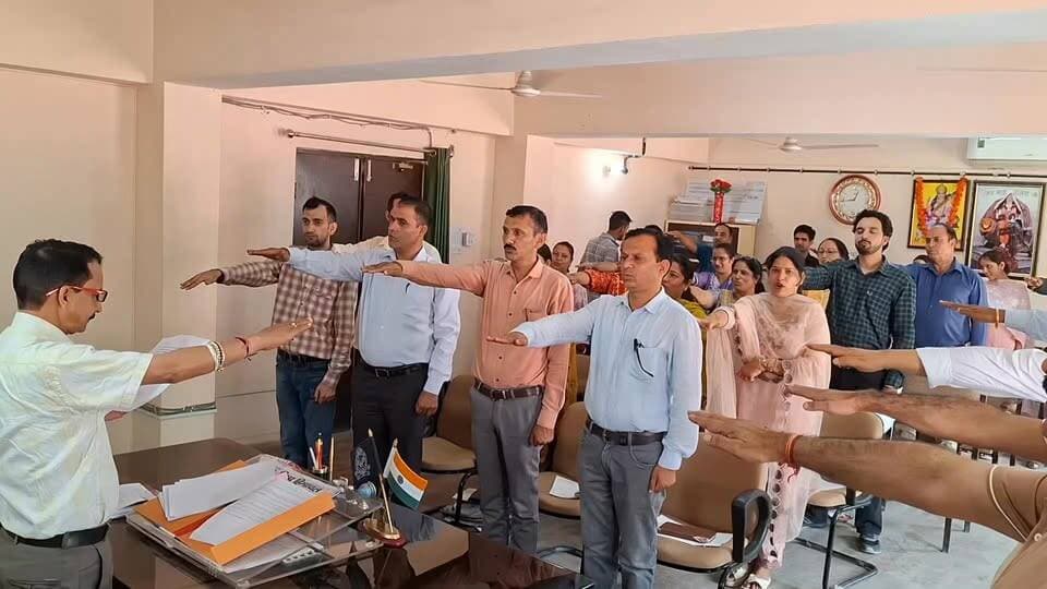 धर्मपुर को चिट्टा मुक्त व नशामुक्त बनाने की दिलाई शपथ, युवाओं को बचाने के लिए मिलकर कार्य करने का आह्वान
#devbhoomilivehp #nonfollowersviewersfollowersシ゚vira #everyonehighlightsfollowers #nonfollowersviewersfollowersシ゚viralfollowersシ゚ #highlight2026 #nehighlightsfollowers