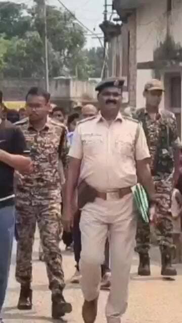 ডন সারিউল শেখকে কোমরে দড়ি বেঁধে জনসম্মুখে ঘোরাল কালিয়াচক থানার পুলিশ