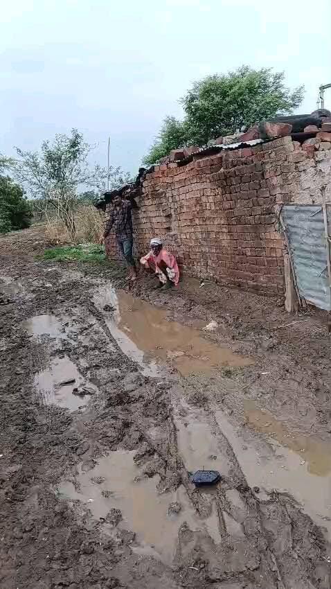 ye hamare gaon ki halat he sarpanch sun nahi Raha