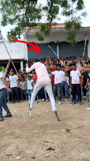 खेल-खेल में युवक का बिगड़ा संतुलन#salamindia18 #video #trendingnews #news #viral #muharramjulush