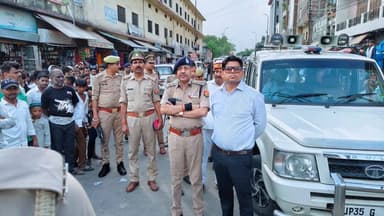 मोहर्रम के दृष्टिगत जिलाधिकारी उन्नाव एवं वरिष्ठ पुलिस अधीक्षक उन्नाव ने विभिन्न ताजिया जुलूसों का किया निरीक्षण, सुरक्षा व्यवस्था का लिया जायजा। @Igrangelucknow https://t.co/2x1tqaI8rd