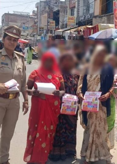 मिशन शक्ति फेज-05 अभियान के तहत महिला थाना की मिशन शक्ति टीम द्वारा भ्रमणशील रहते हुए महिलाओं/बालिकाओ को नारी सशक्तिकरण,विभिन्न हेल्पलाइन नंबरऔर सोशल मी़डिया के प्रयोग से संबंधित की जानकारी दी गई । #UPPCares #MissionShakti5 #नारी_सुरक्षा_सम्मान_स्वाव
@Igrangelucknow https://t.co/QdxipwU94w