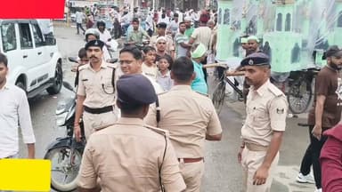 मोहर्रम पर्व को लेकर भभुआ एकता चौक पर सुरक्षा व्यवस्था में निगरानी के लिए निकले एसडीएम व एसडीपीओ