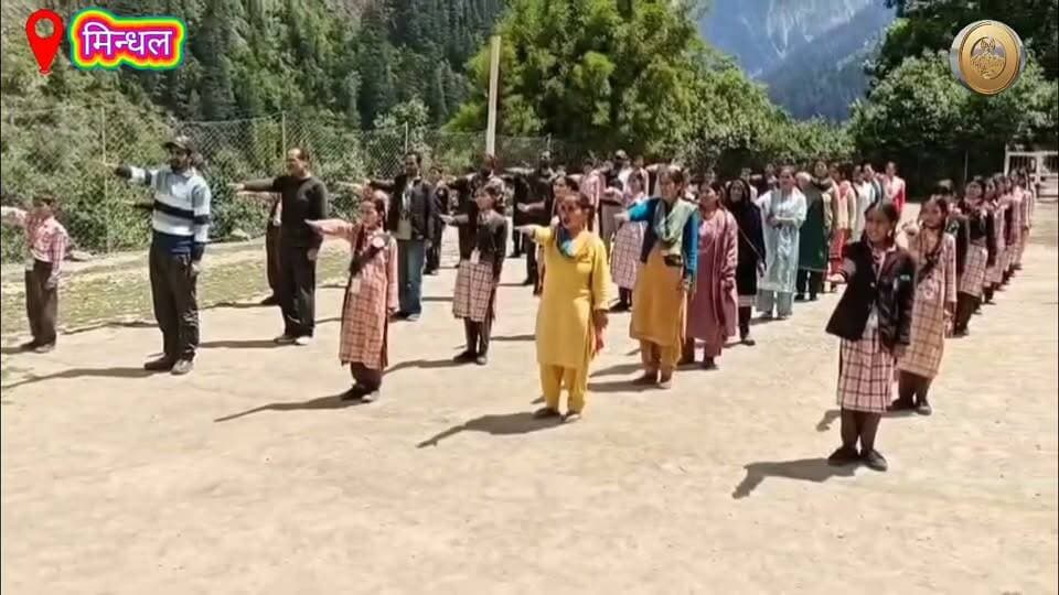 🚨 नशे को कहो NO, भविष्य को कहो YES! ✋💉
"चिट्टा मुक्त हिमाचल" अभियान के तहत राजकीय उच्च विद्यालय मिन्धल में विद्यार्थियों ने नशा मुक्ति शपथ ली, जागरूकता रैली निकाली तथा विभिन्न प्रतियोगिताओं के माध्यम से समाज को नशे के दुष्प्रभावों के प्रति जागरूक किया।
युवाओं का एक संकल्प ही नशा मुक्त समाज की सबसे बड़ी ताकत है। आइए, हम सभी मिलकर एक स्वस्थ, सुरक्षित और नशा मुक्त हिमाचल के निर्माण में अपना योगदान दें। 💪
#ChittaMuktHimachal #SayNoToDrugs #DrugFreeHimachal #DrugFreeIndia #YouthForChange #AwarenessCampaign #AntiDrugCampaign #NashaMuktBharat #SchoolAwareness #HealthyFuture #SaveYouth #BeTheChange @टॉप फ़ैन हिम संदेश Pangi Administration The Voice of Pangwal Pangi, Chamba, Himachal Pradesh