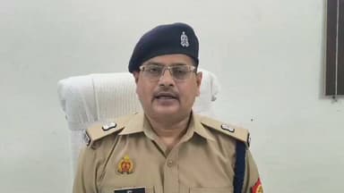 🚨 वीडियो वायरल होते ही पुलिस का बड़ा एक्शन!
बाइक-टेम्पो टक्कर के बाद हुए विवाद में 9 लोग हिरासत में।
इस्लामनगर पुलिस ने वायरल वीडियो का संज्ञान लेते हुए त्वरित कार्रवाई की। पूरे मामले पर ग्रामीण एएसपी डॉ. हृदेश कठेरिया ने दी जानकारी।
🎥 देखिए वायरल वीडियो के संबंध में देखिए पुलिस की पूरी कार्रवाई।
#BreakingNews #ViralVideo #PoliceAction #Arrest #Islamnagar #Badaun #UPPolice #CrimeNews #BadaunNews #GaonKaSafarnama #SonuYadav
