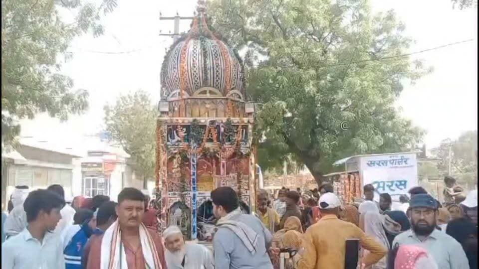 चूरू में धार्मिक रस्मो के साथ ताजिए सुपुर्द -ए खाक...
#newschuru #4समाचार #NewsUpdate #fyi #मोहर्रम #ताजिए