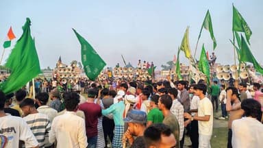 🕌 अहवर शेख आलगंज बाजार में शांतिपूर्ण माहौल में संपन्न हुआ मोहर्रम, ताजिया जुलूस में दिखी आस्था, भाईचारा
🕊️ मोहर्रम पर गूंजा अमन का संदेश, ताजिया जुलूस में उमड़ा जनसैलाब
🤝 आस्था के साथ भाईचारे की मिसाल: अहवर शेख आलगंज में शांतिपूर्ण ढंग से निकला ताजिया जुलूस
⚔️ अखाड़ों के हैरतअंगेज़ करतब और प्रशासन की मुस्तैदी के बीच शांतिपूर्वक संपन्न हुआ मोहर्रम
🌙 श्रद्धा, अनुशासन और सौहार्द का संगम: अहवर शेख आलगंज बाजार में मोहर्रम संपन्न
#Muharram2025 #Muharram #Tazia #Peace #Brotherhood #CommunalHarmony #BiharNews #Majhaulia #WestChamparan #AhwarSheikh #Aalganj #Trending #HindiNews #NewsUpdate #PrabhatShali