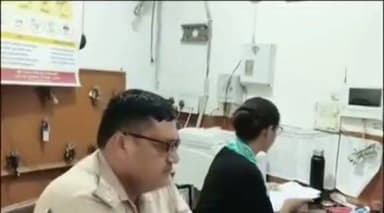 पुलिस वाले पुलिस स्टेशन में शिकायतकर्ता का साथ ना देकर गुंडों और रहीशों का साथ क्यों देते हैं क्या बता सकते हैं आप ?
ऐसे आरोप शिकायतकर्ताओं के पुलिस पर अक्सर लगते रहते हैं । #delhi #police #viralviděos #ips