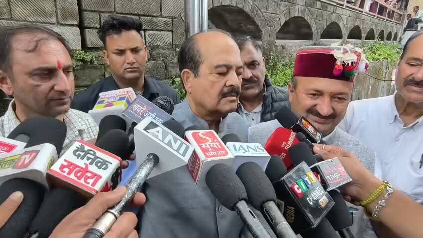 प्रदर्शन के दौरान राज्यसभा सांसद हर्ष महाजन की बिगड़ी तबीयत, सीने में दर्द के बाद अस्पताल ले जाया गया
#shimla #bilaspurpolice #himachalpolice