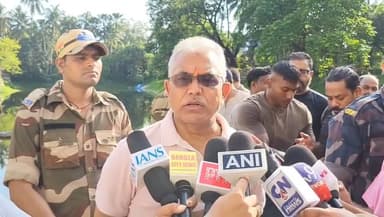 সরকারি জমি নাই খাল বিল পুকুর সব দখল করে নিয়েছে দালালরা
''দালালরাই দাপিয়ে বেড়াচ্ছে'', কালীচরণকে নিশানা দিলীপের| Dilip Ghosh
#DilipGhosh
#Kalicharan
#WestBengalPolitics
#PoliticalStatement
#GovernmentLand
#LandEncroachment
#CanalPondEncroachment
#BengalNews
