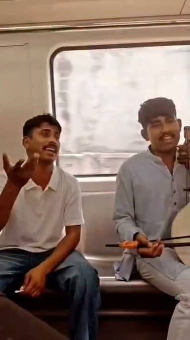 जयपुर मेट्रो में गूंजा राजस्थान का सुर, मोहनगढ़ के बेटों ने बढ़ाया मरुधरा का मान,विदेशी मेहमान भी हुए मंत्रमुग्ध, मोबाइल में कैद की राजस्थानी लोकधुन....
#jaisalmer #barmer #Bikaner #jodhpur #rajsthan